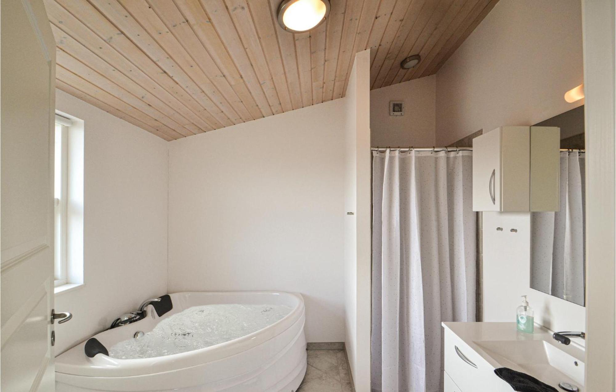 Amazing Home In Orsted With Kitchen Eksteriør billede